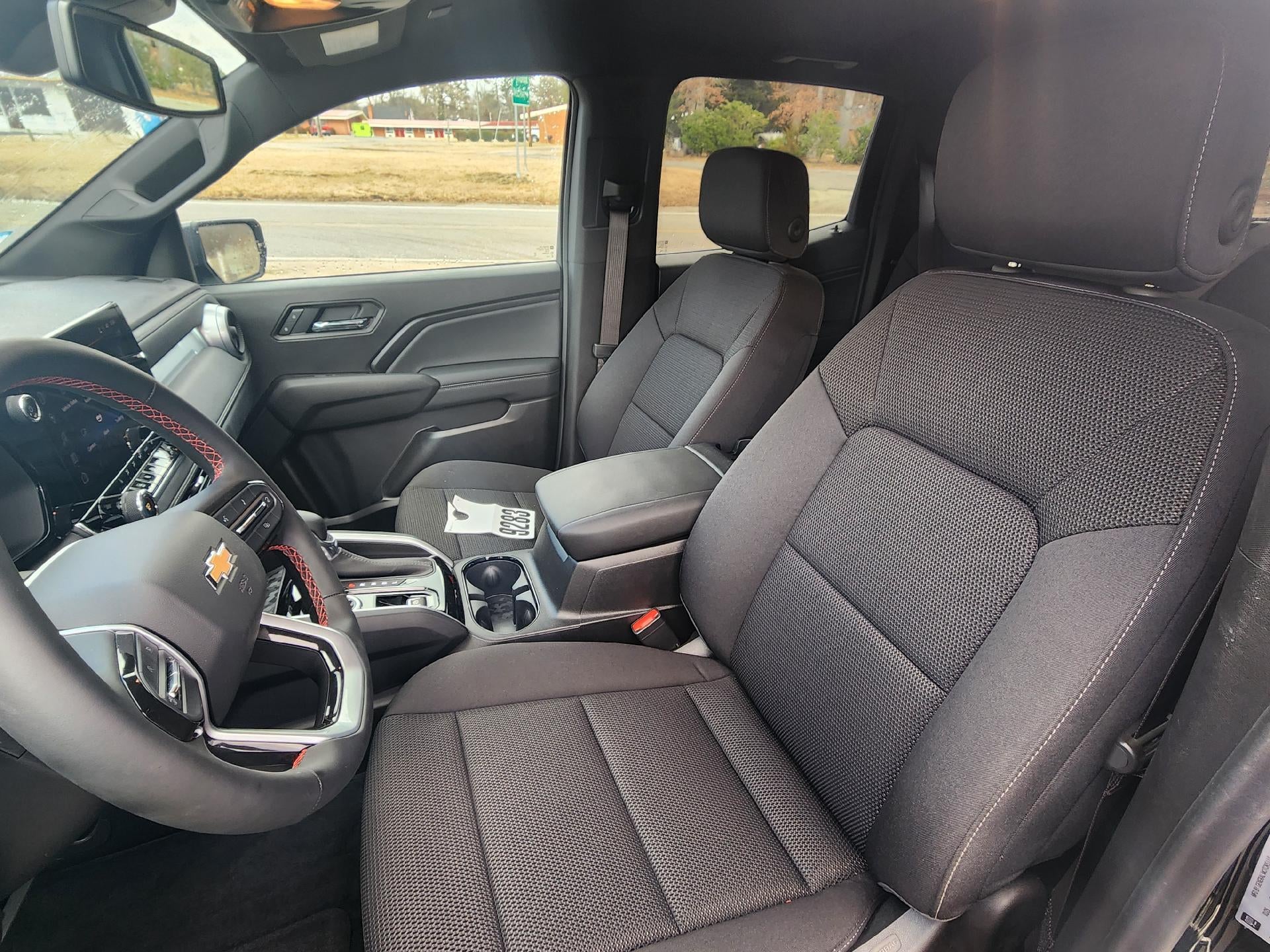 2025 Chevrolet Colorado WT/LT