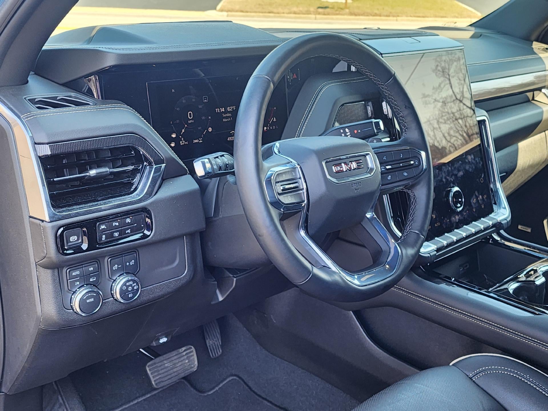 2025 GMC Yukon Elevation