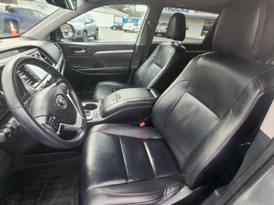2019 Toyota Highlander SE
